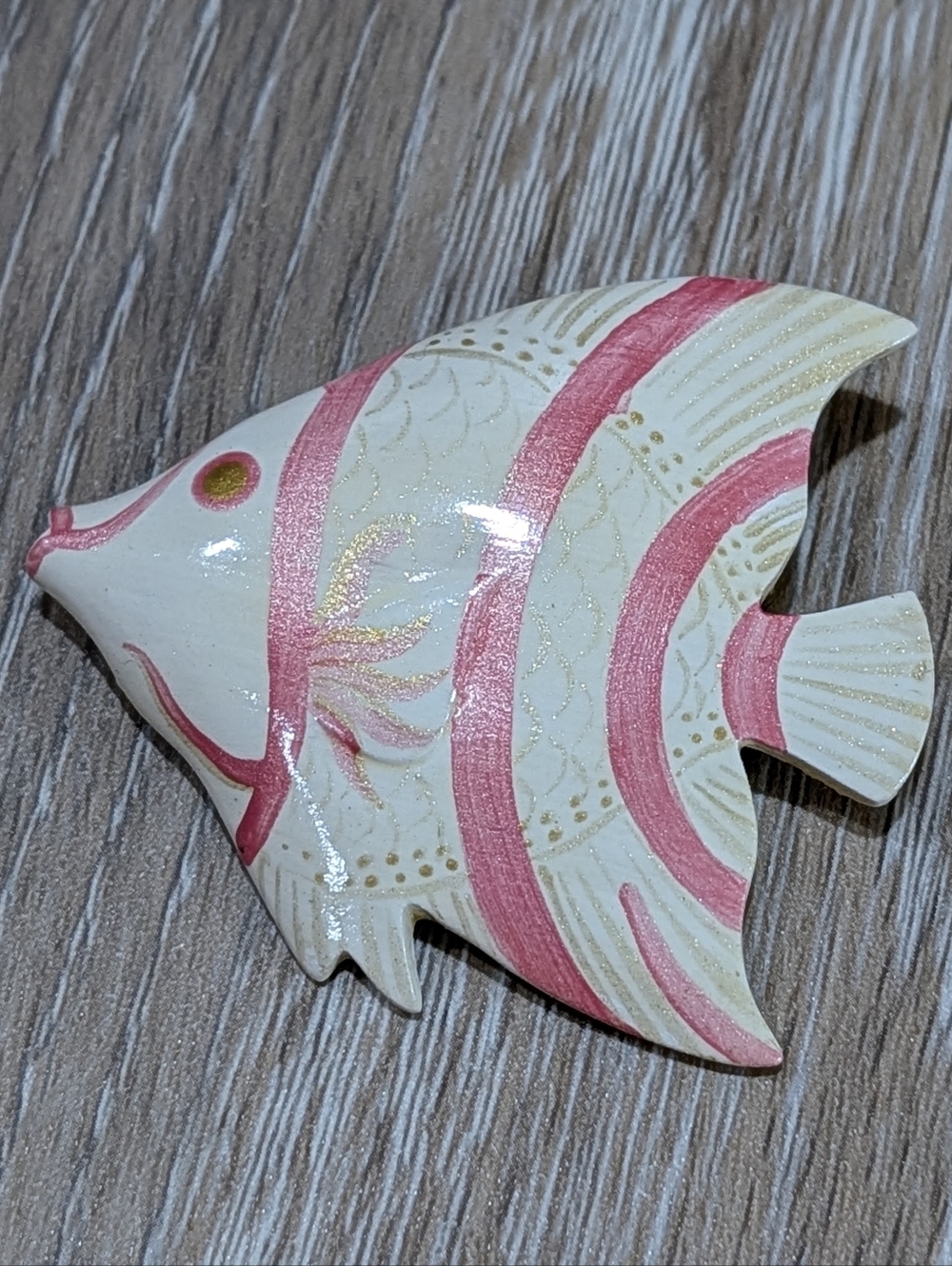 Hand Carved, Hand Painted Pink & Gold Wooden Angel Fish Brooch - Picture 3 of 5